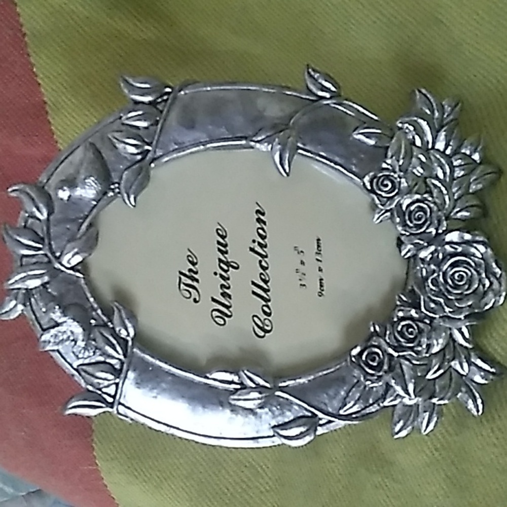 Vintage "The Unique Collection" Oval Photo Frame